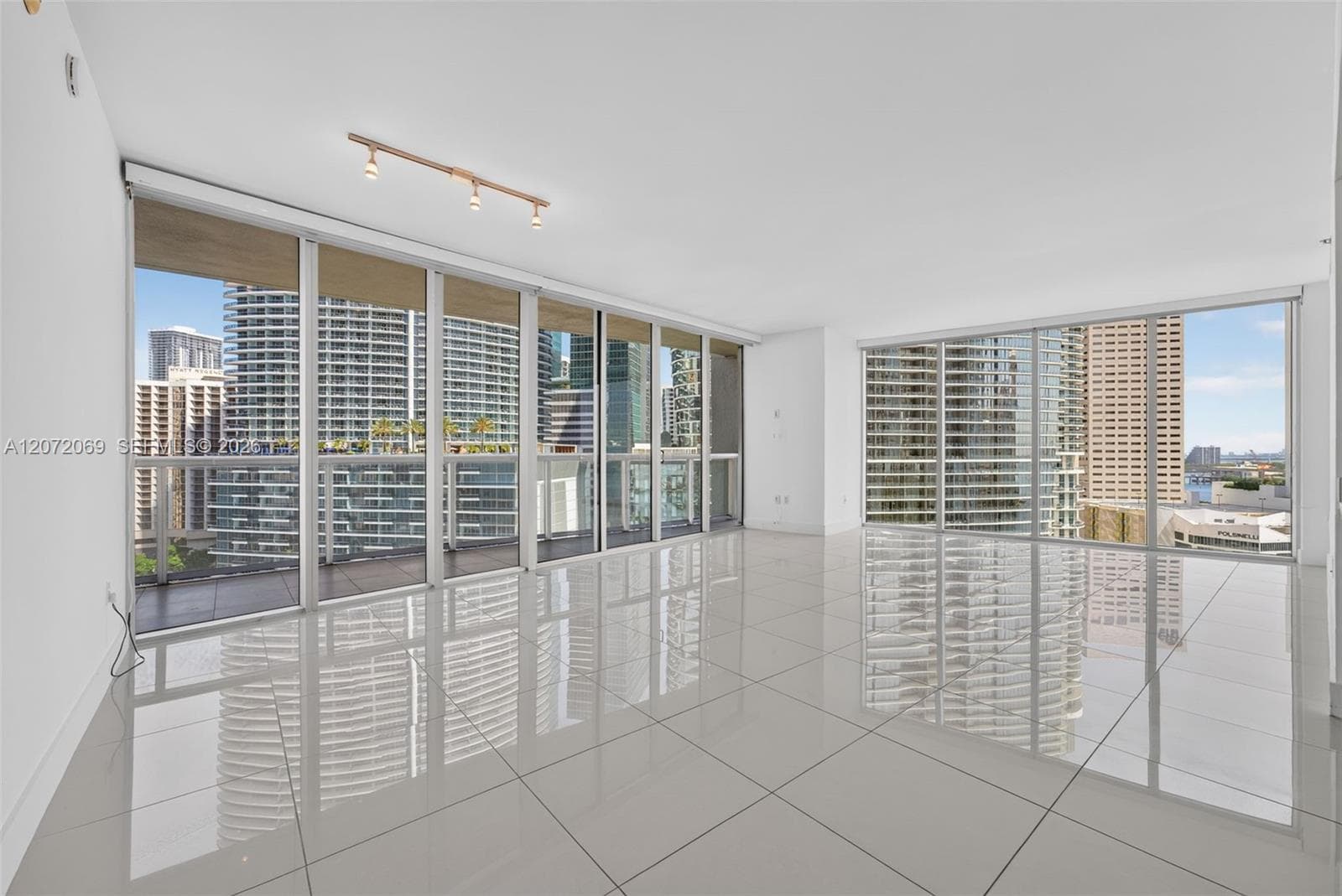 465 Brickell Ave # 1602, Miami, FL 33131 photo 3