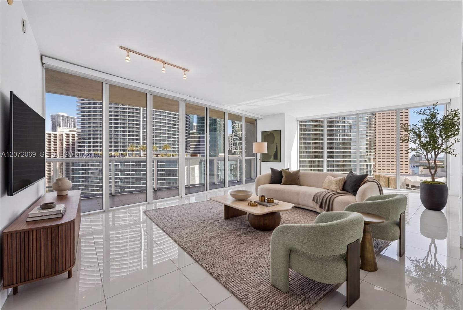 465 Brickell Ave # 1602, Miami, FL 33131 photo 4