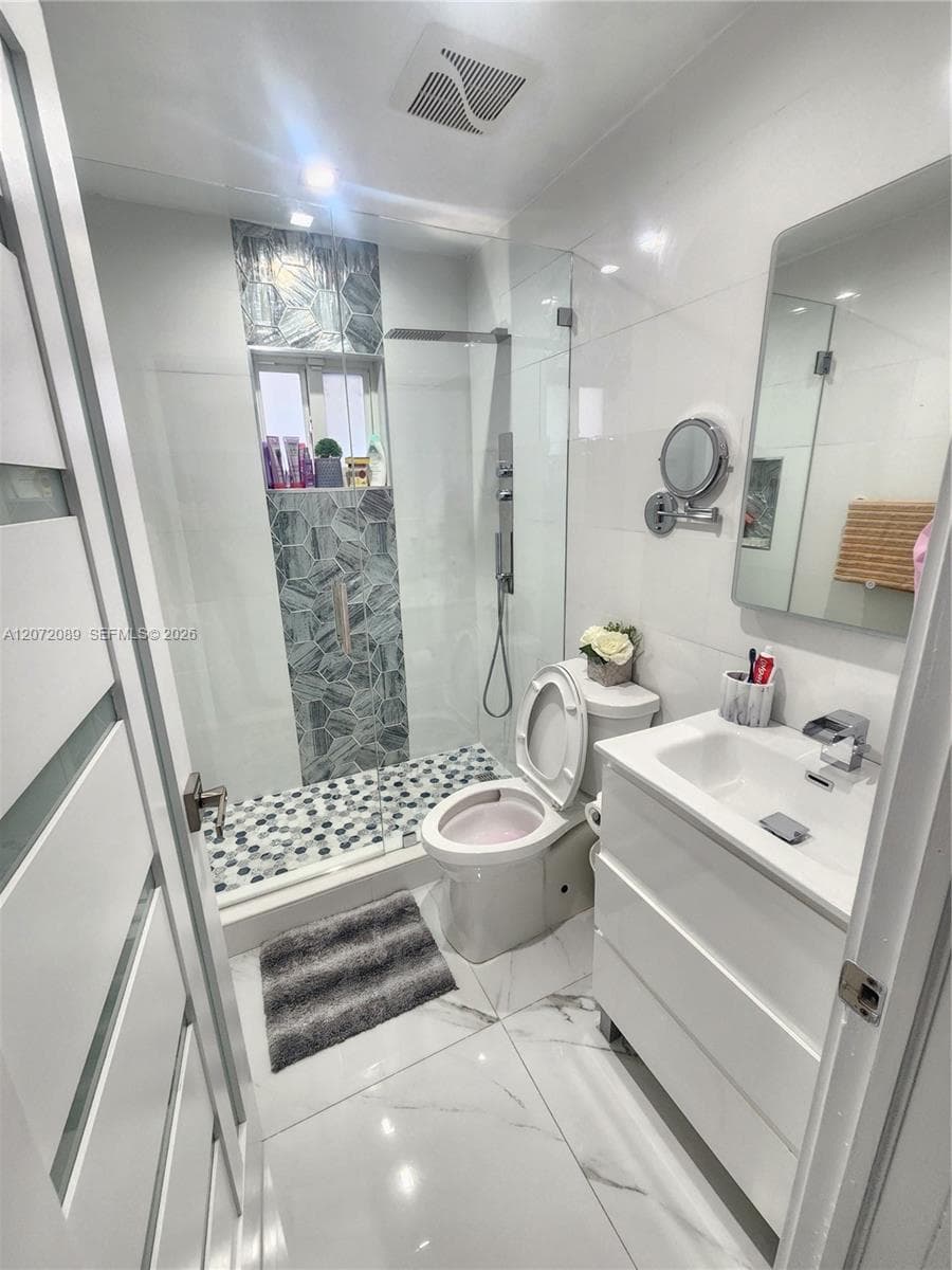 98XX NW 122nd Ter # APT1, Hialeah Gardens, FL 33018 photo 4