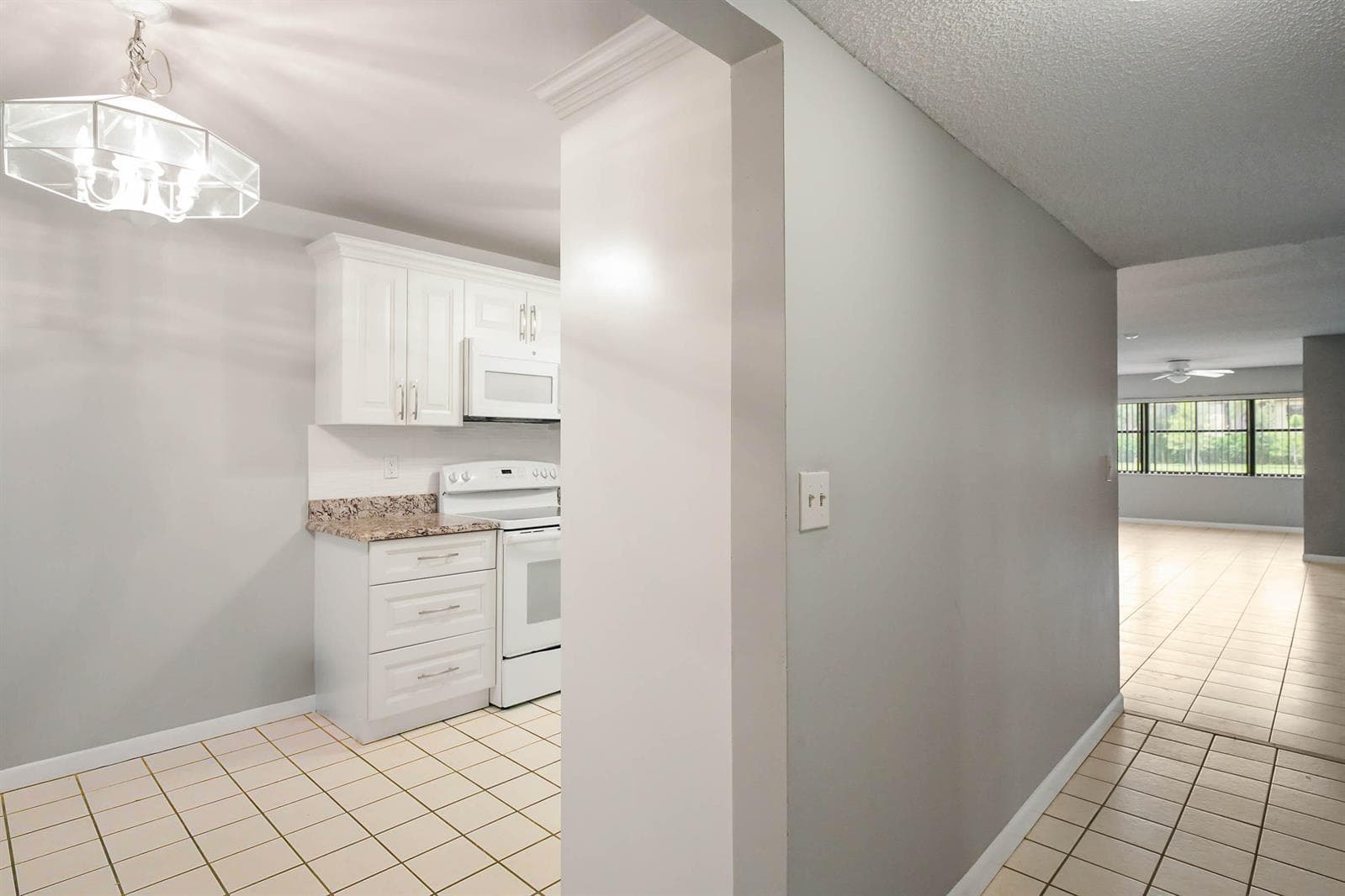 7593 TAHITI Lane # 106, Lake Worth, FL 33467 photo 2
