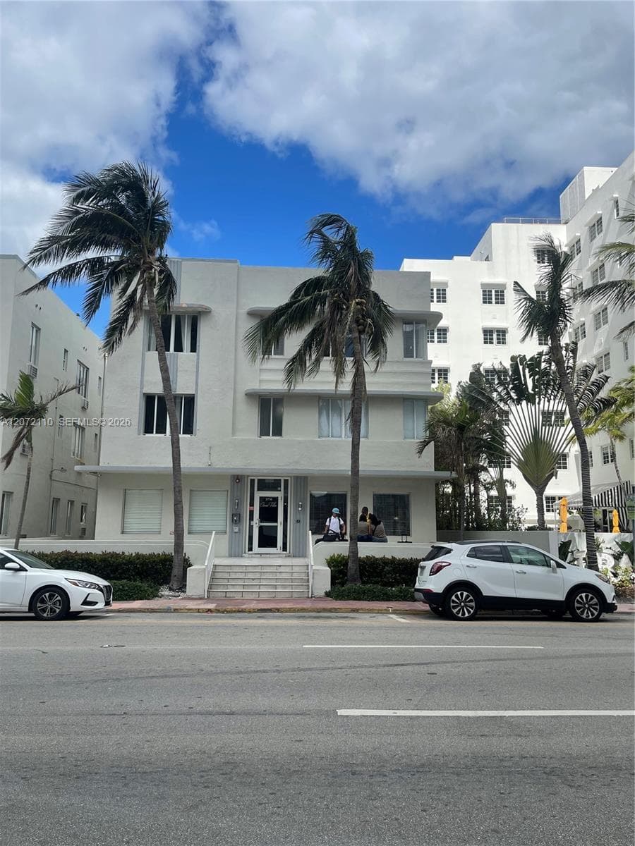 3710 Collins Ave # N-208, Miami Beach, FL 33140