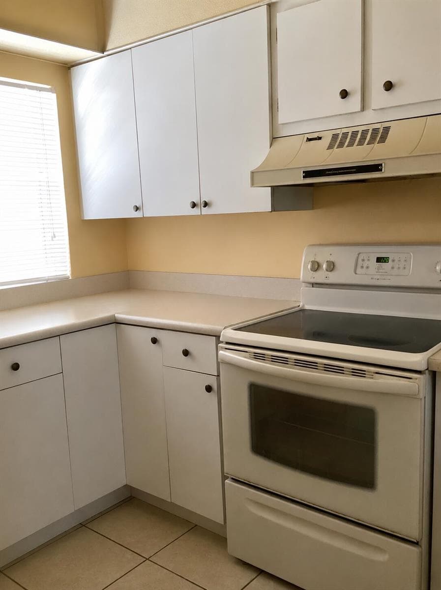 9325 LAGOON Place # 107, Davie, FL 33324 photo 2
