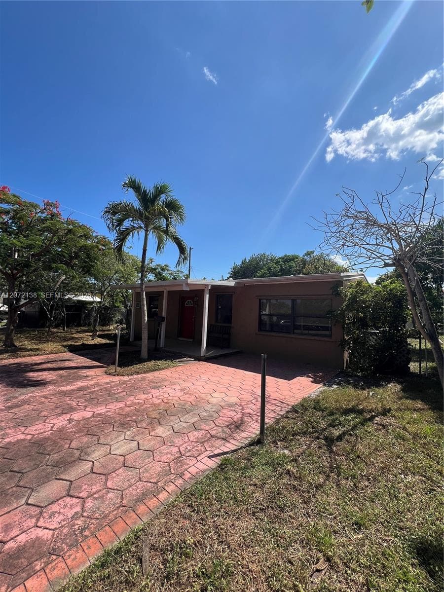 143 SW 22nd Ter, Fort Lauderdale, FL 33312 photo 2