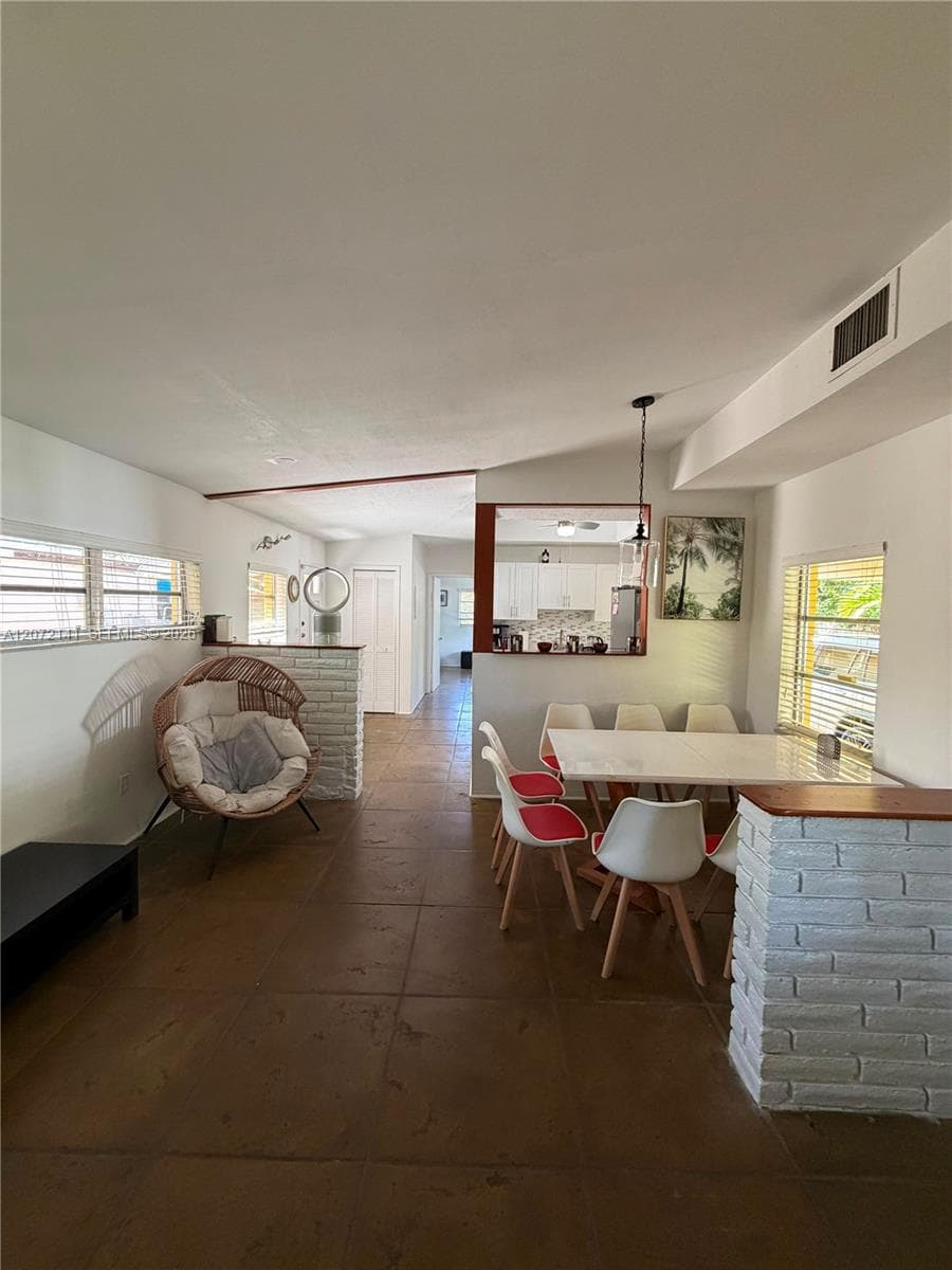 935 Polk St, Hollywood, FL 33019 photo 2