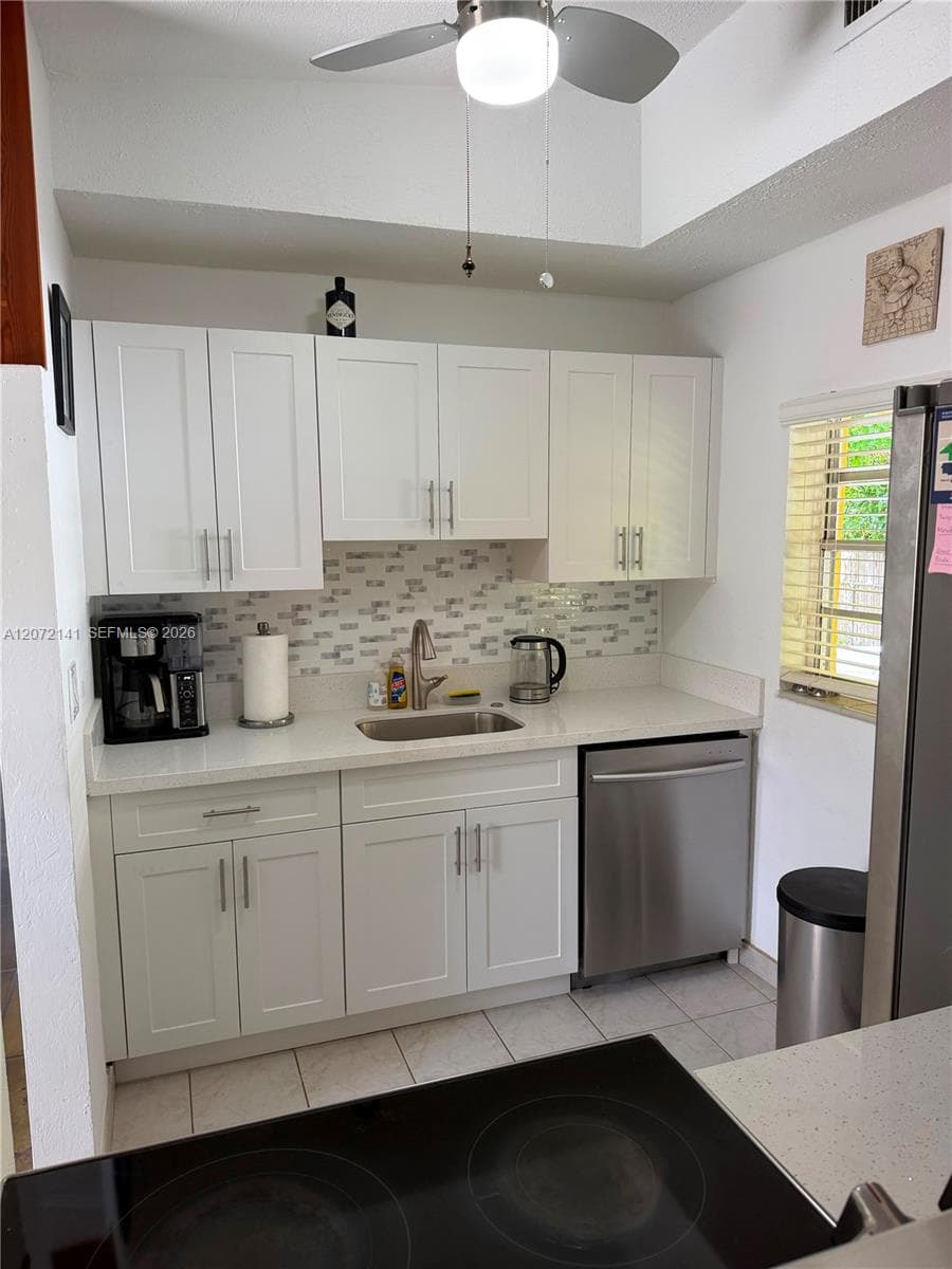 935 Polk St, Hollywood, FL 33019 photo 3
