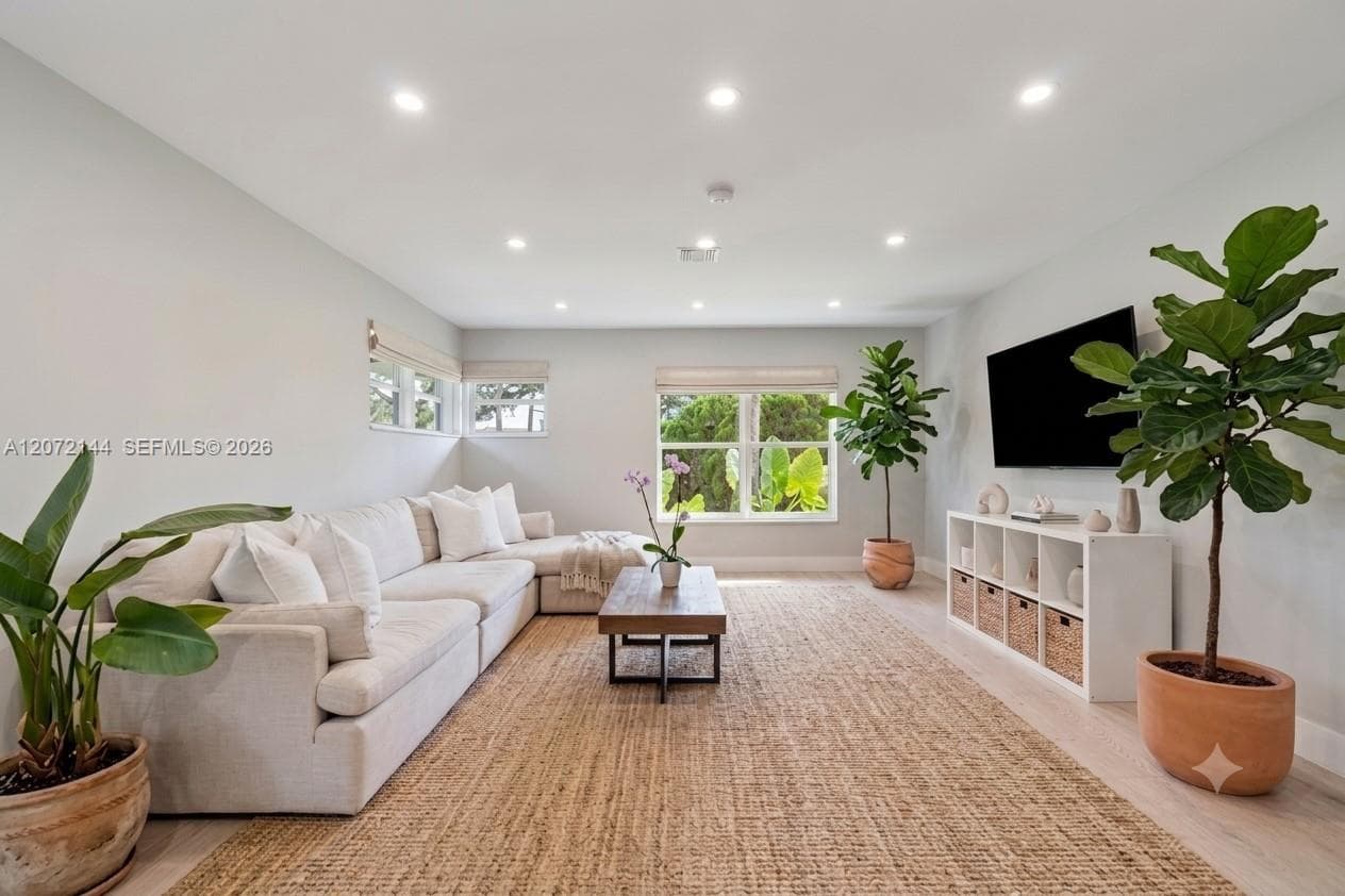 10650 NE 11th Ct, Miami Shores, FL 33138 photo 5