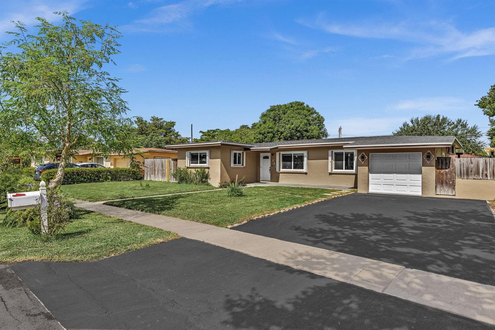 721 FAIRWAY Drive, Plantation, FL 33317 photo 2