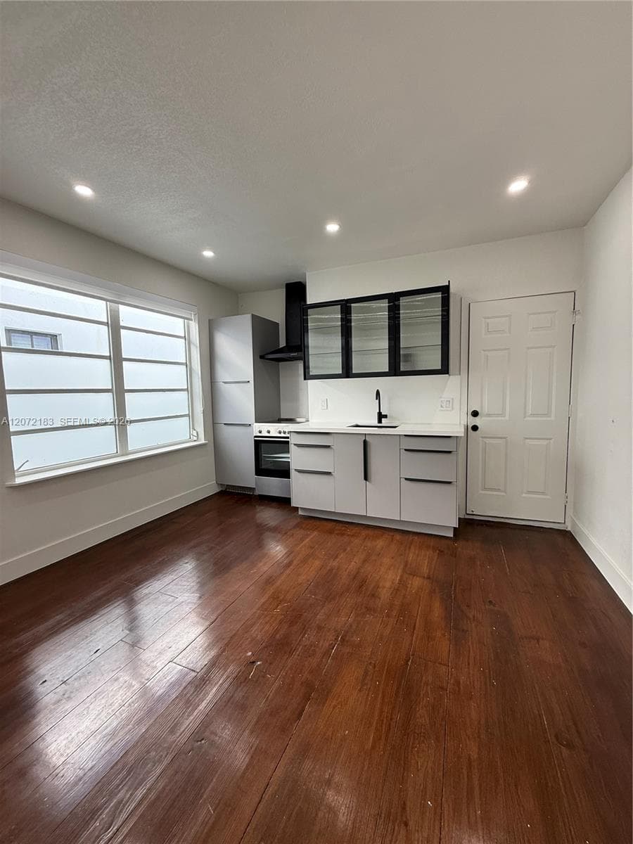 723 2nd St # 3, Miami Beach, FL 33139 photo 2