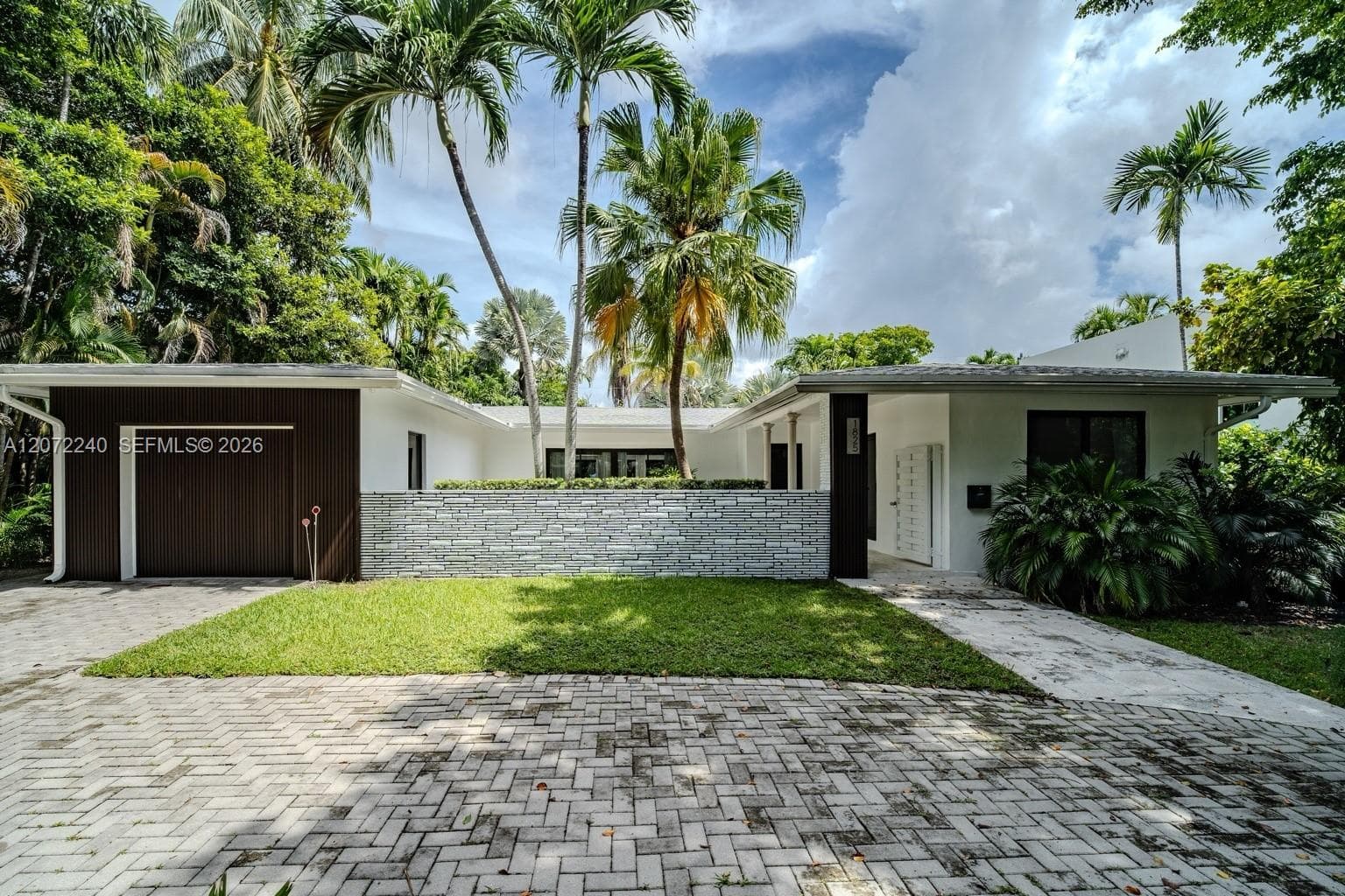 1825 Alamanda Dr, North Miami, FL 33181 photo 3