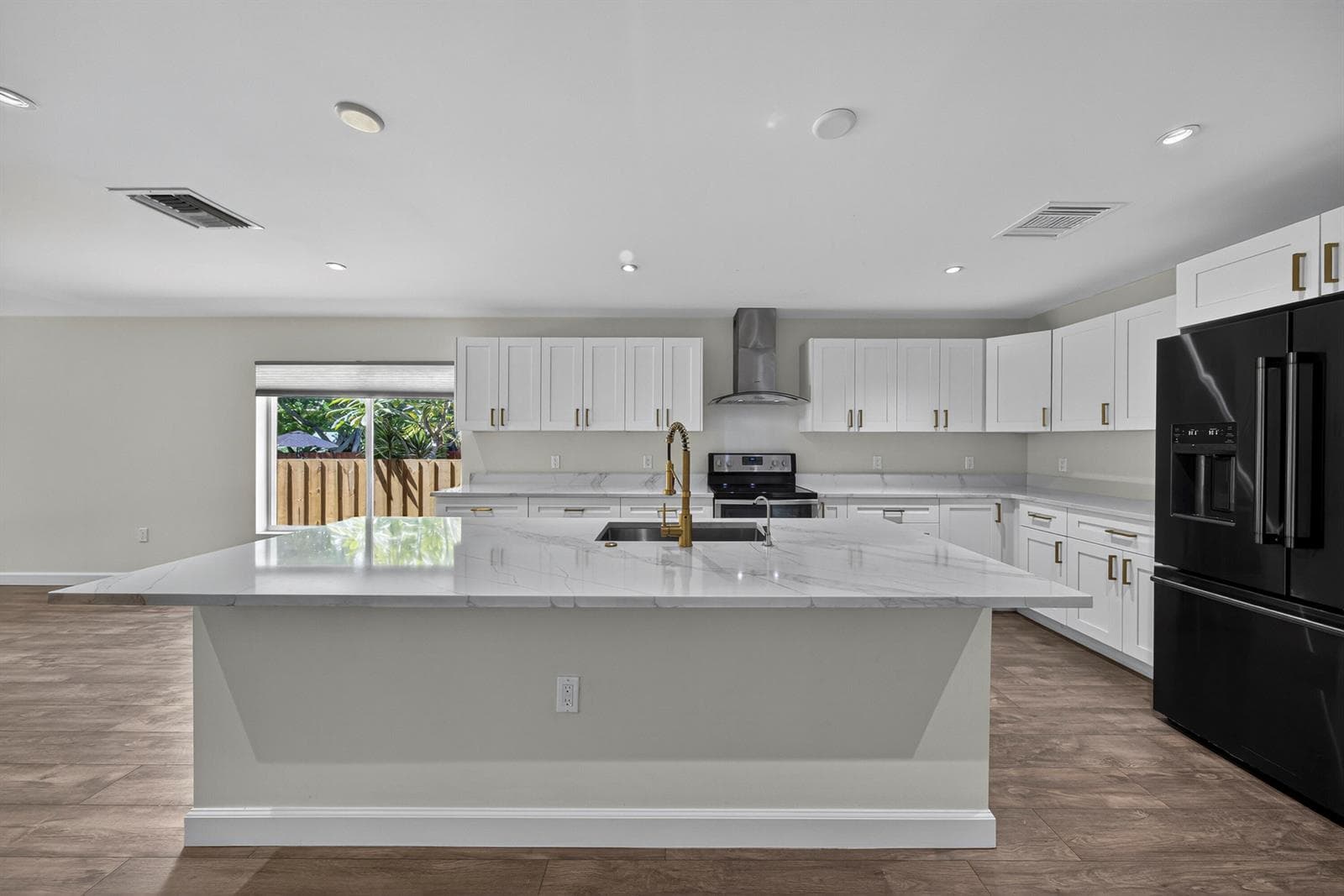 410 NE 34TH Street, Oakland Park, FL 33334 photo 5