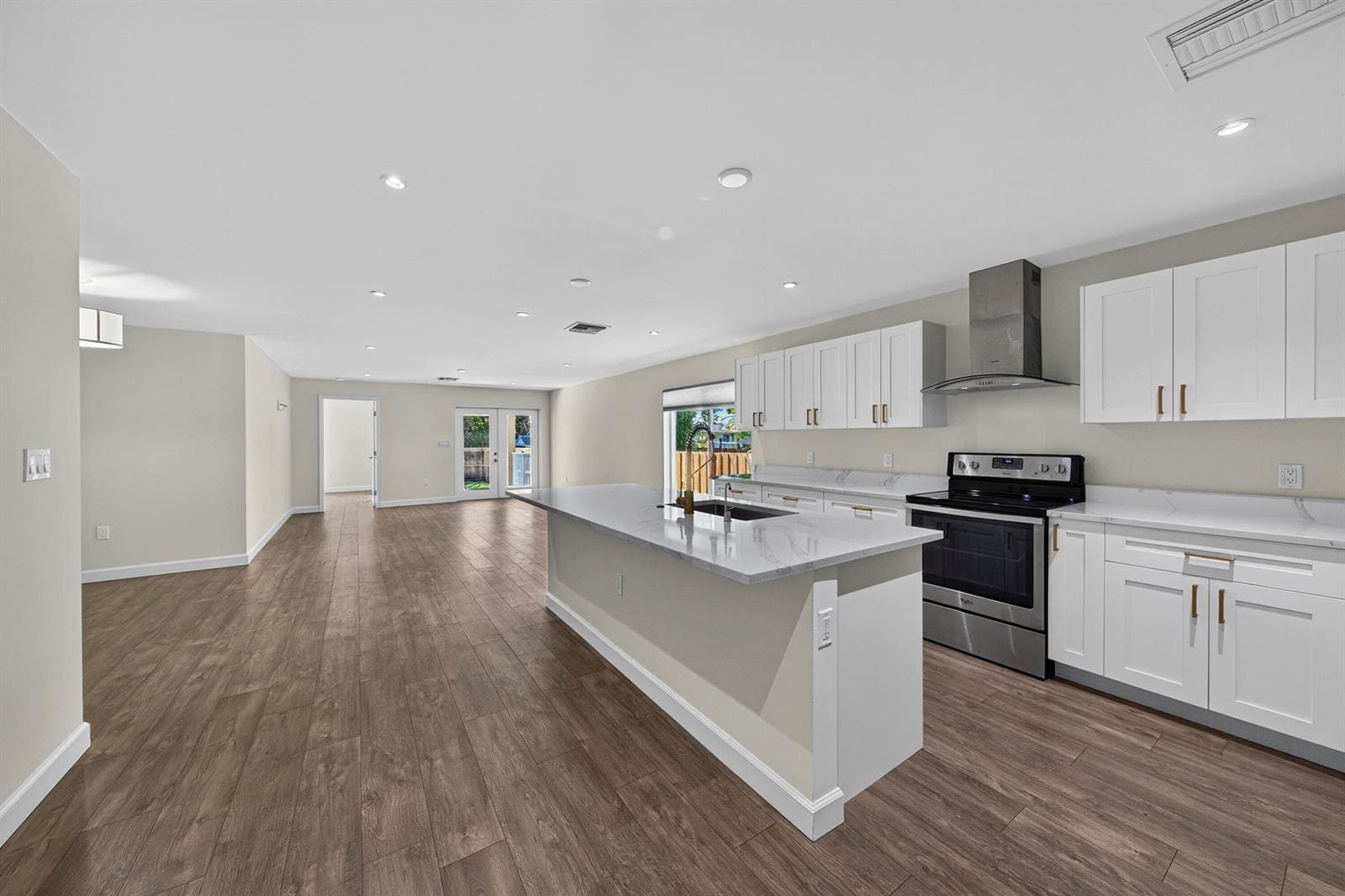410 NE 34TH Street, Oakland Park, FL 33334 photo 4