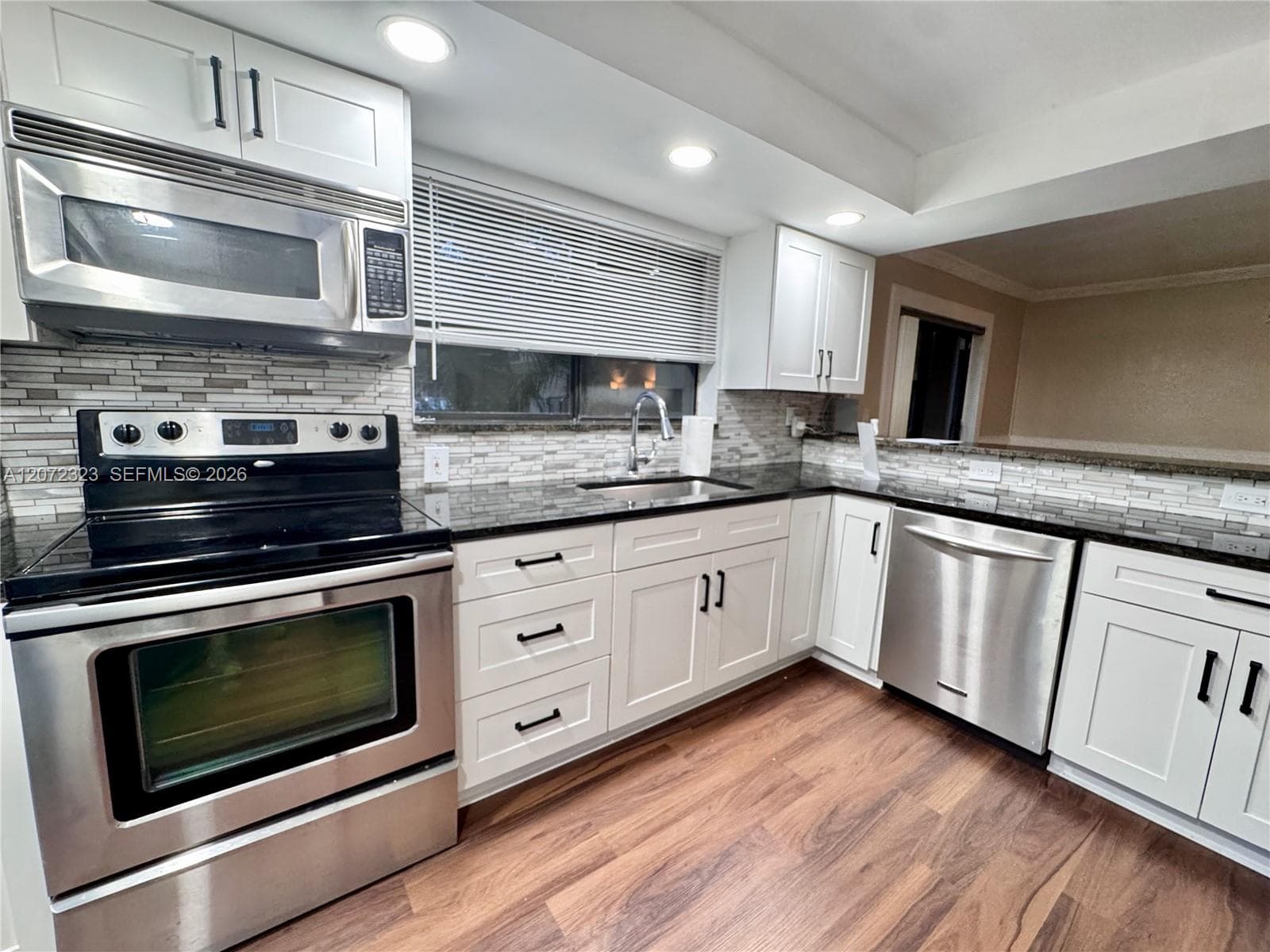 32 Wimbledon Lake Dr # 221, Plantation, FL 33324 photo 2