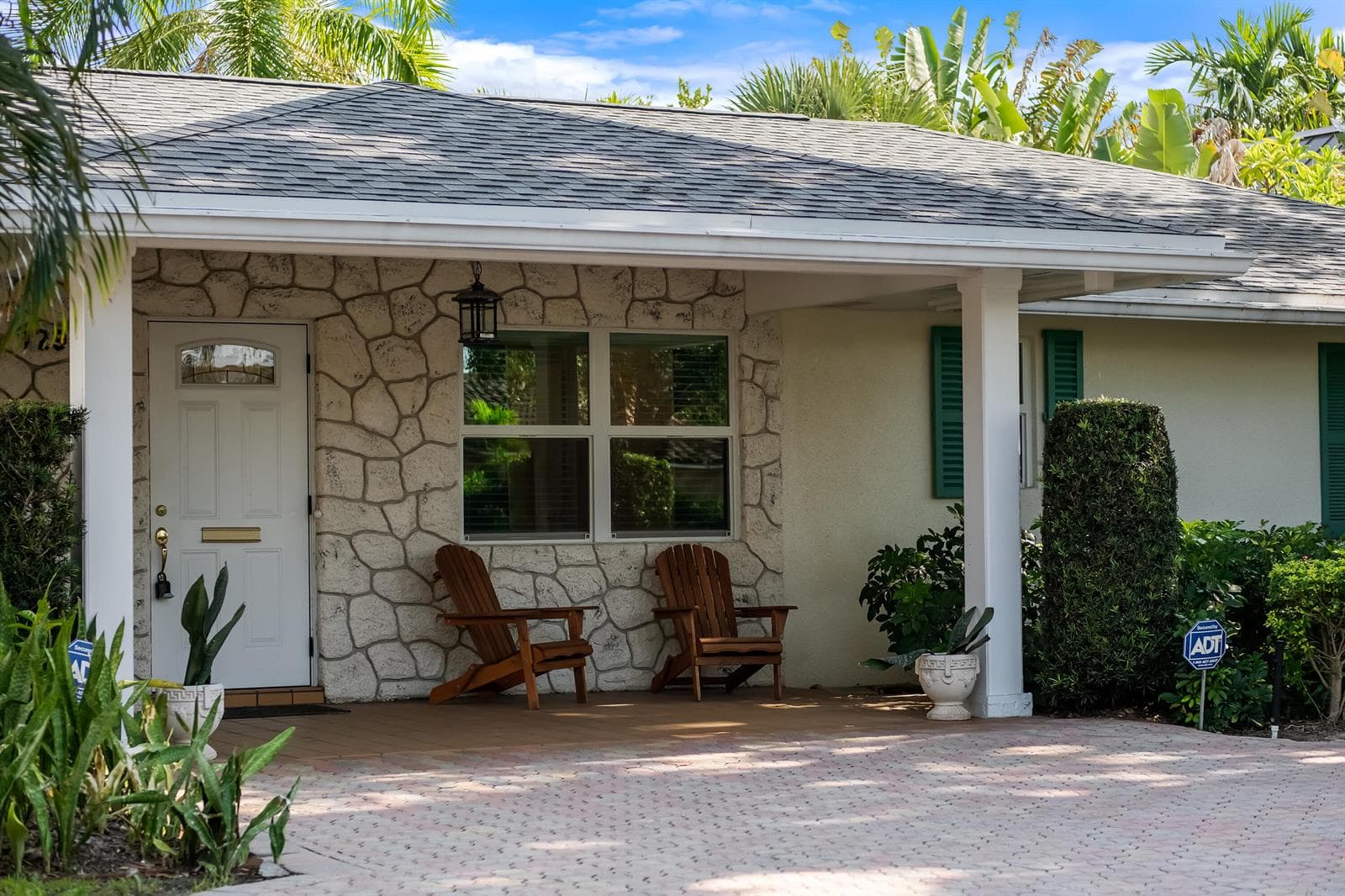129 Alhambra Place, West Palm Beach, FL 33405 photo 2
