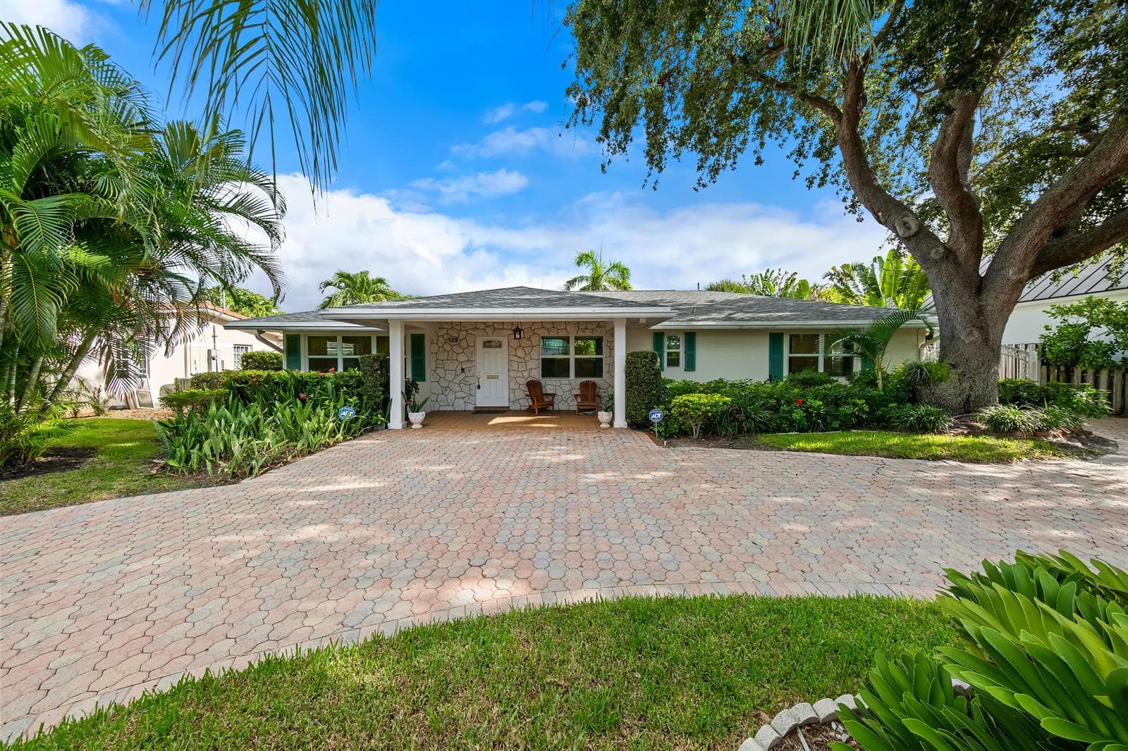 129 Alhambra Place, West Palm Beach, FL 33405 photo 3