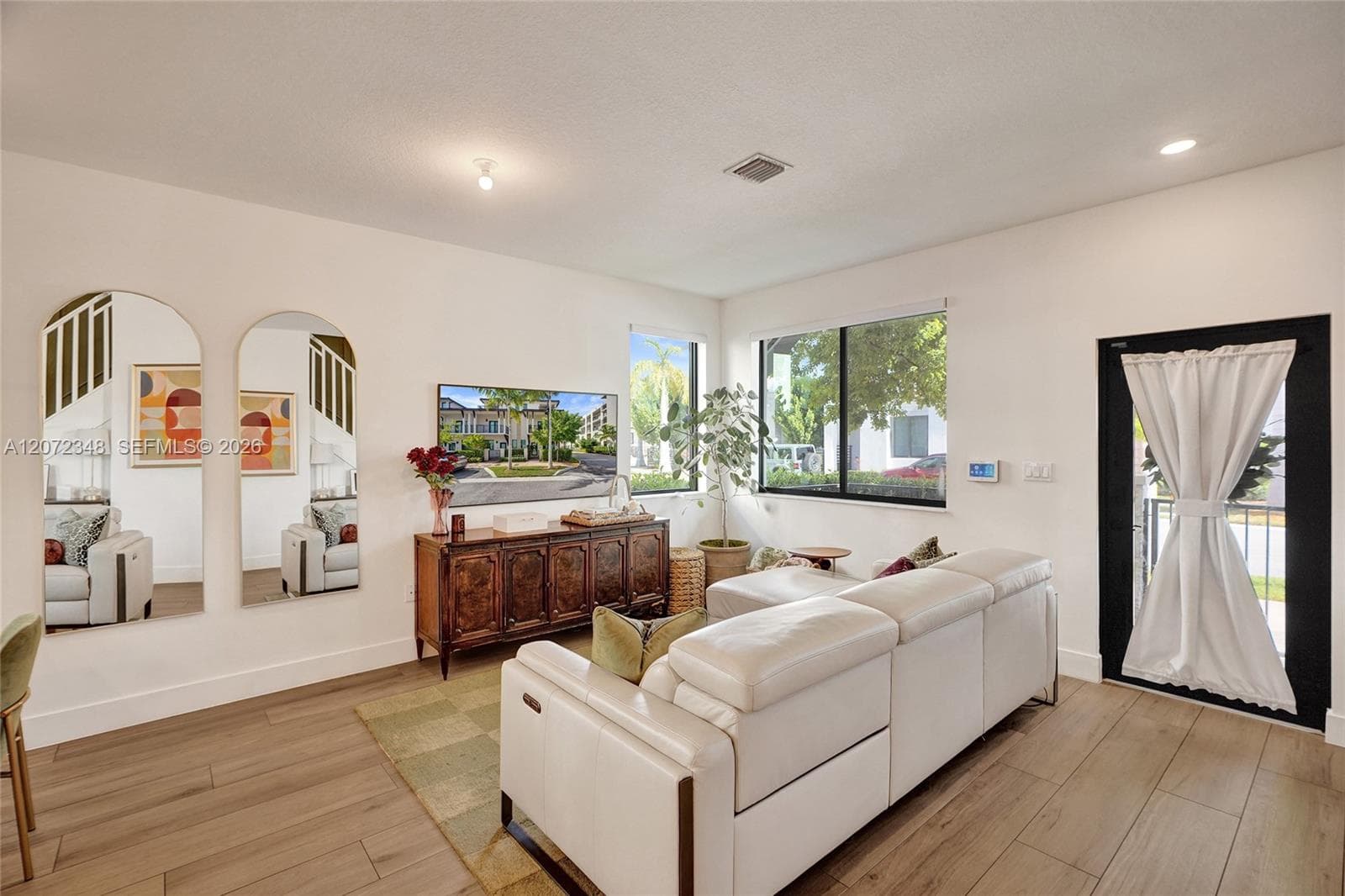 8166 NW 42nd St, Doral, FL 33166 photo 4