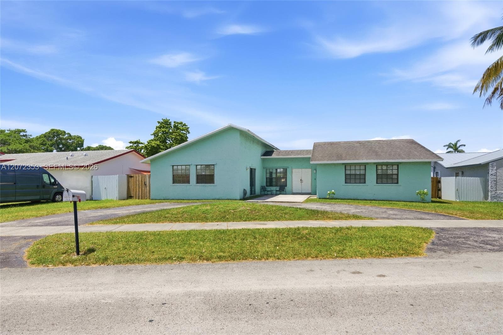 16604 SW 104th Ct, Miami, FL 33157 photo 2