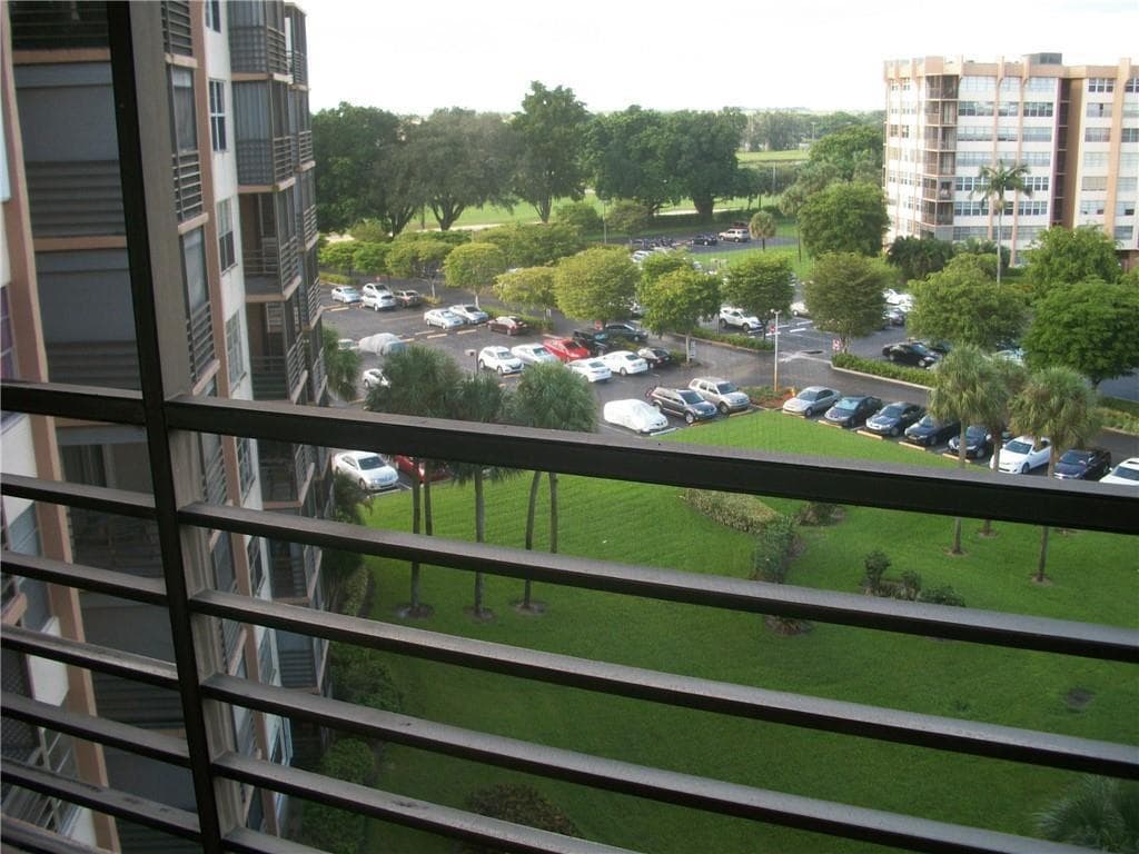1000 SAINT CHARLES Place # 701, Pembroke Pines, FL 33026 photo 2