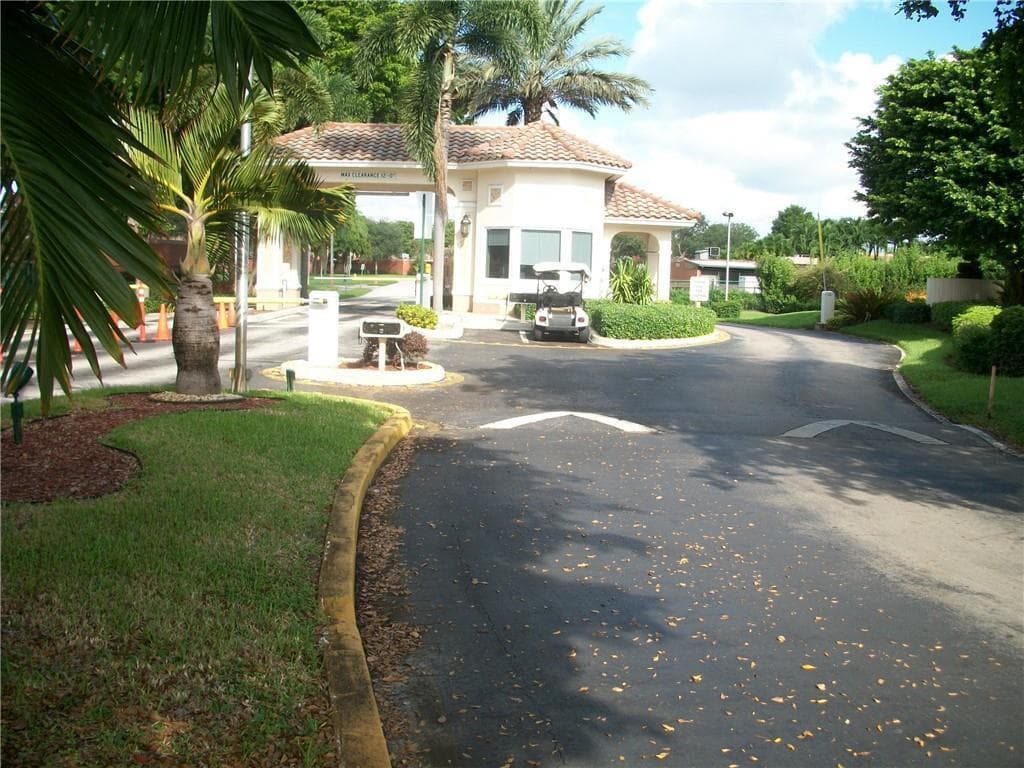 1000 SAINT CHARLES Place # 701, Pembroke Pines, FL 33026 photo 3