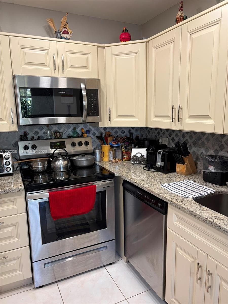 714 Saxony O # 714, Delray Beach, FL 33446 photo 2