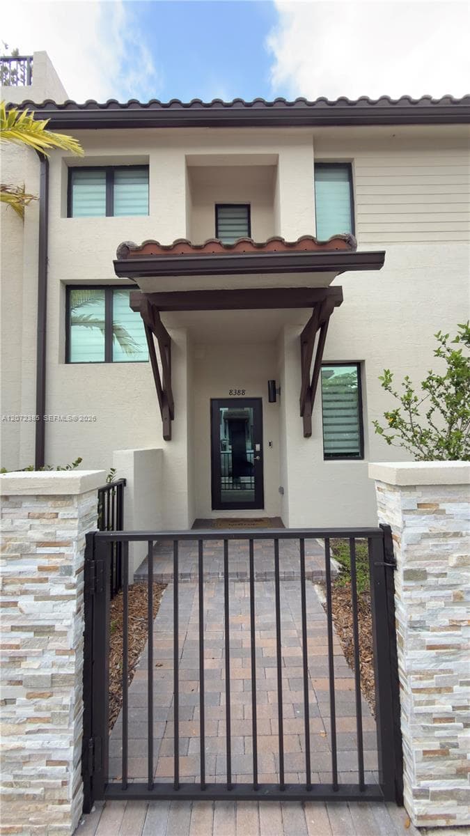 8388 NW 49th St, Doral, FL 33166 photo 2