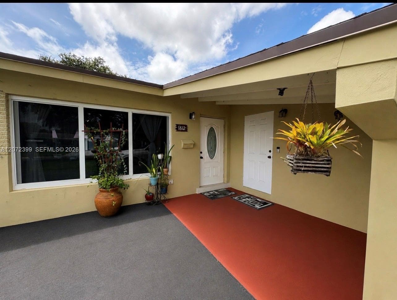 1812 N 45th Ave, Hollywood, FL 33021 photo 2