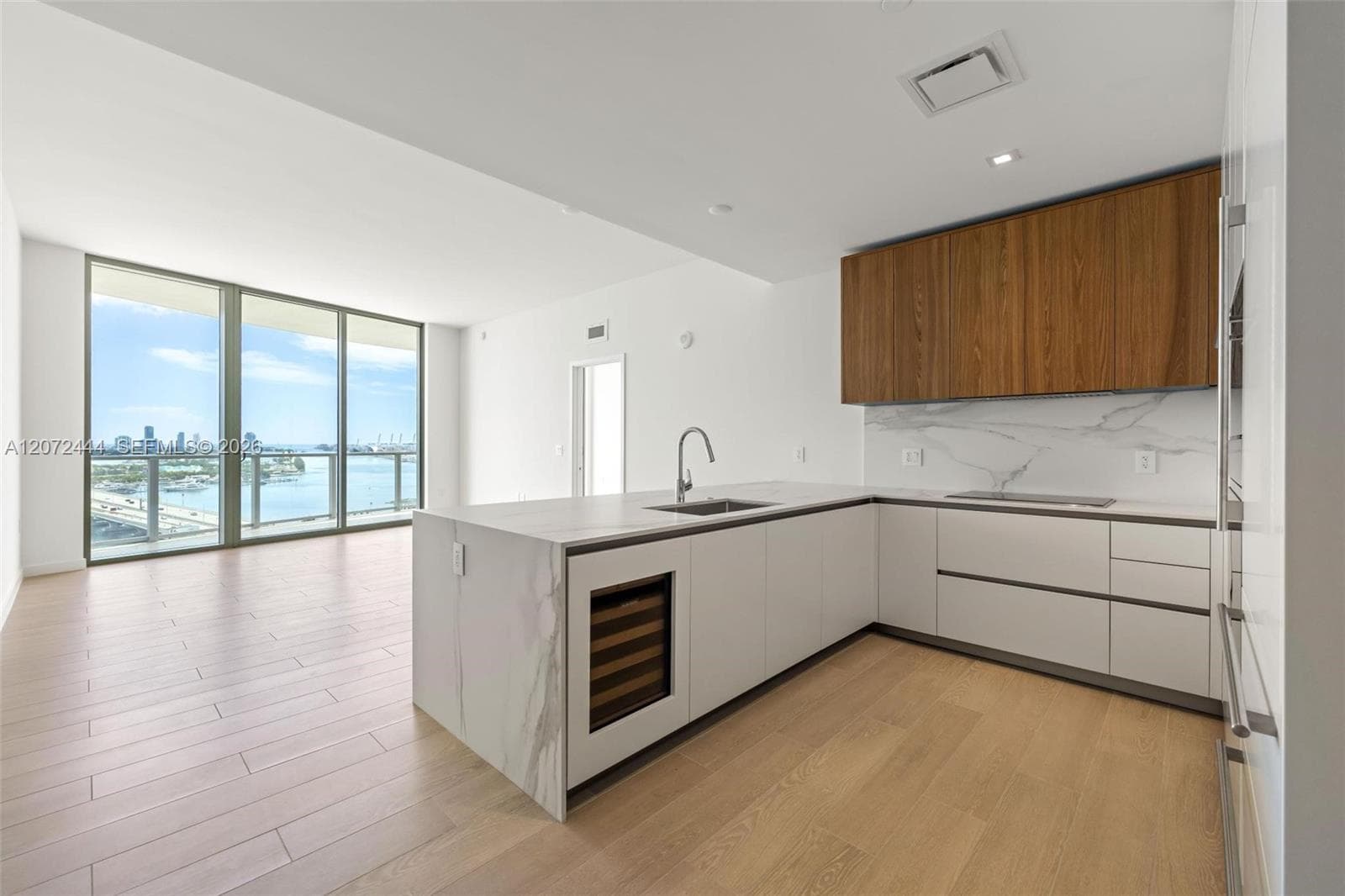 1400 Biscayne Blvd # 1903, Miami, FL 33132 photo 2