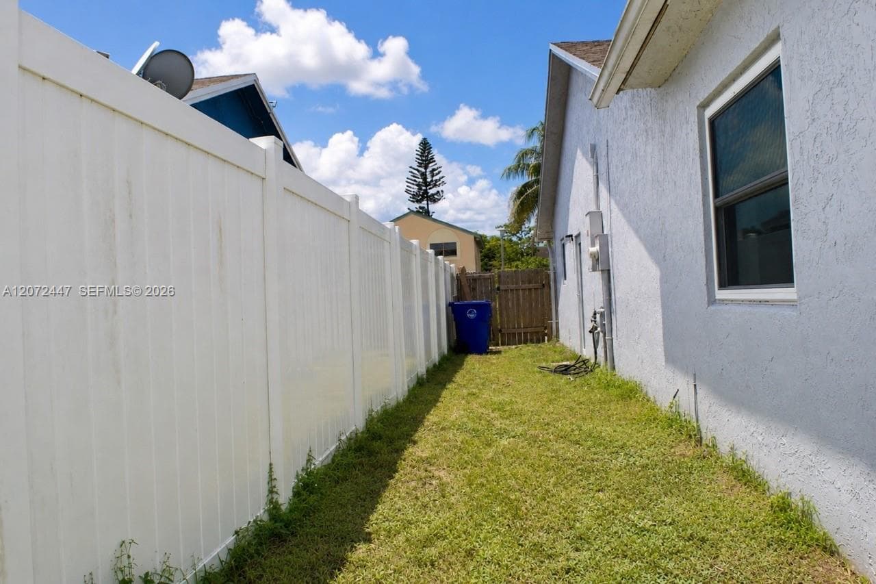 2001 SW 87th Ave, North Lauderdale, FL 33068 photo 4