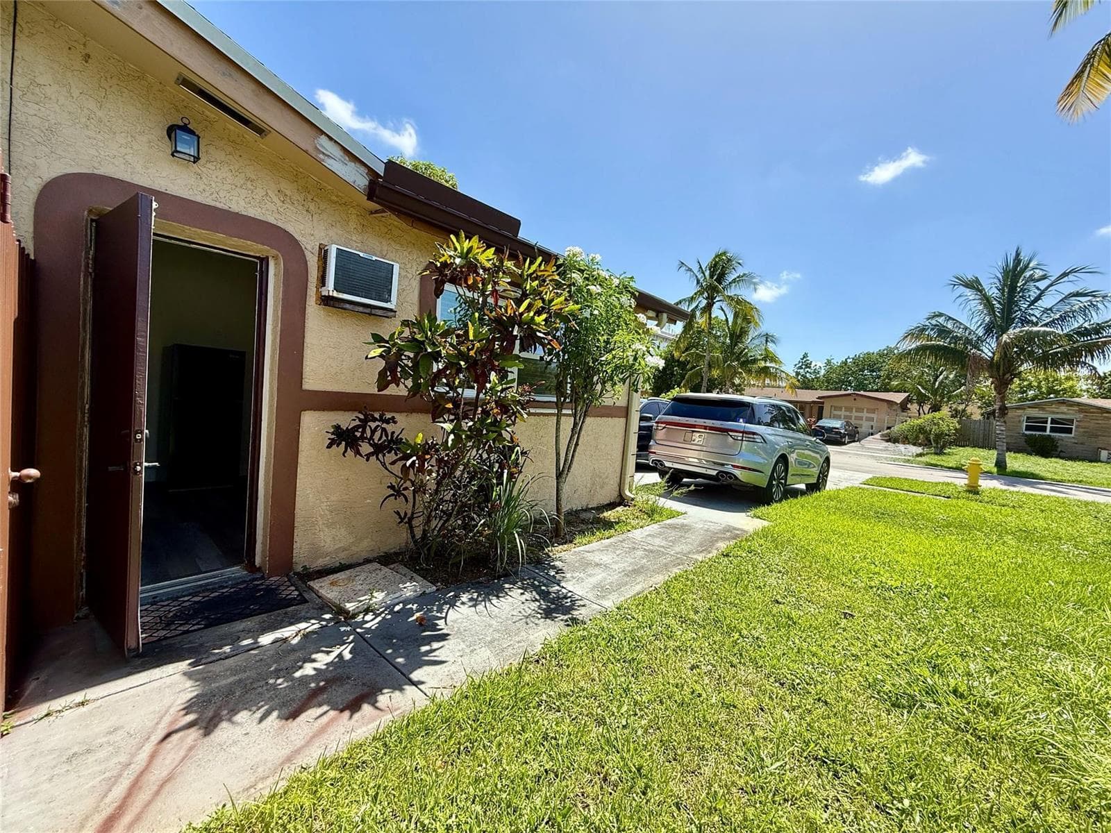 3548 NW 39th Avenue, Lauderdale Lakes, FL 33309 photo 2