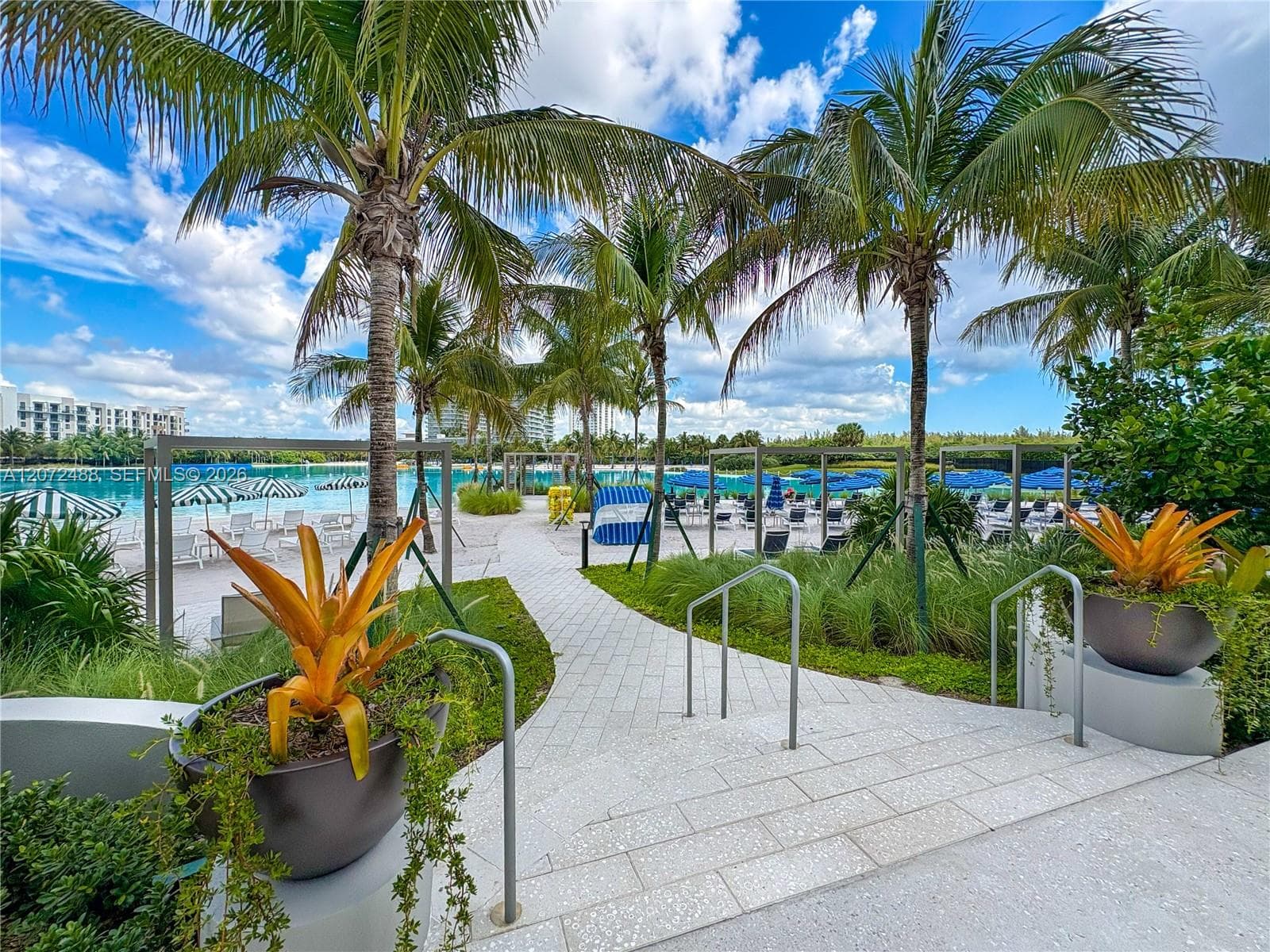 2411 LAGUNA CIRCLE # 809, North Miami, FL 33181 photo 2