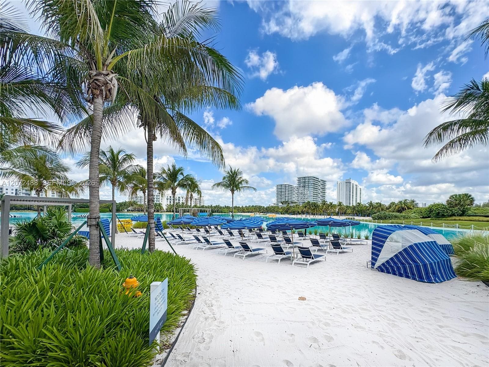 2411 LAGUNA CIRCLE # 809, North Miami, FL 33181 photo 3