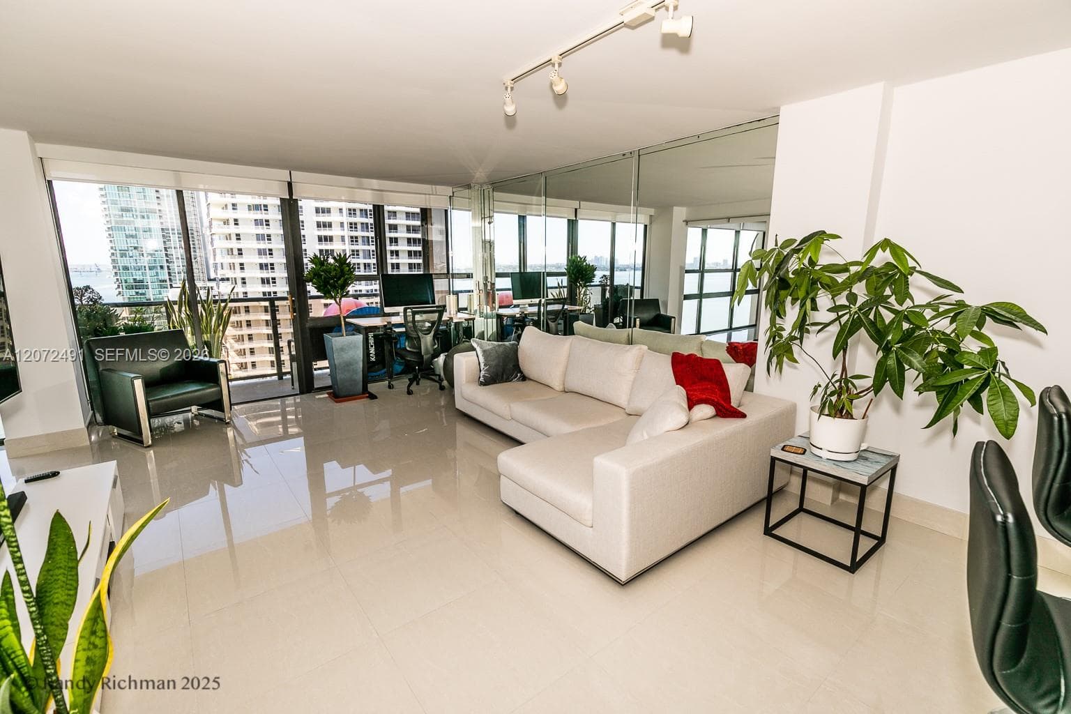 600 NE 36th St # 1820, Miami, FL 33137 photo 3