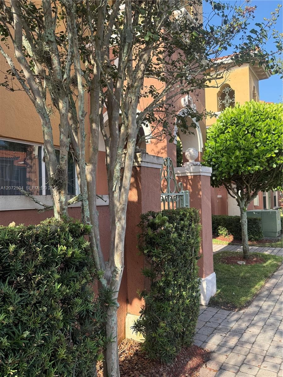 700 SW 106th Ave # 2007, Pembroke Pines, FL 33025 photo 2