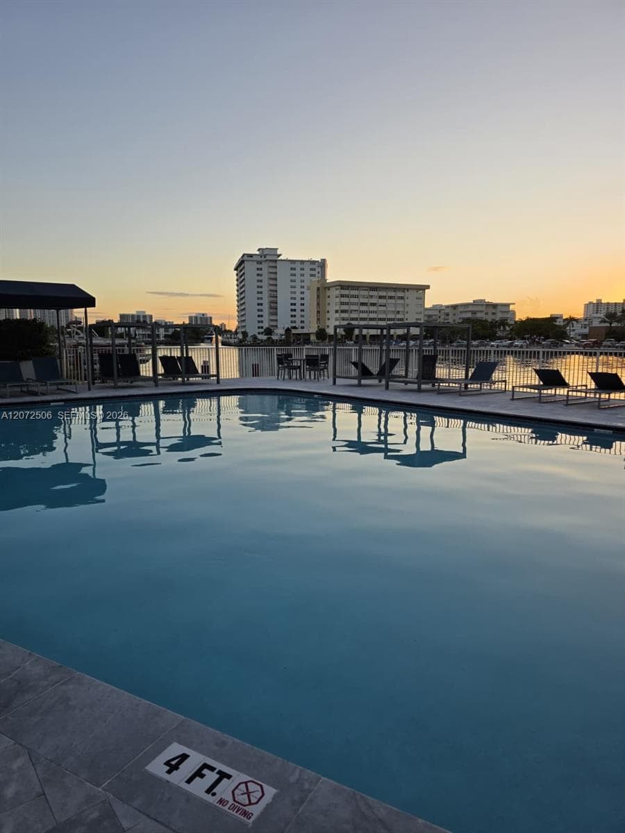 1833 S Ocean Dr # 809, Hallandale Beach, FL 33009