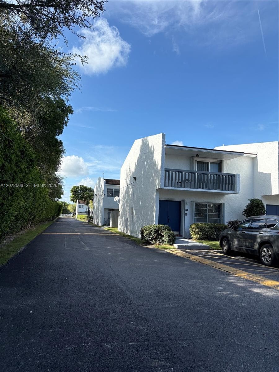 17180 SW 94th Ave # 701, Palmetto Bay, FL 33157 photo 2