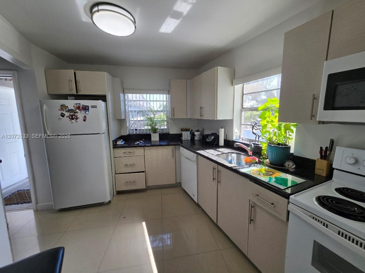 4393 NW 11th St # 20, Miami, FL 33126 photo 2