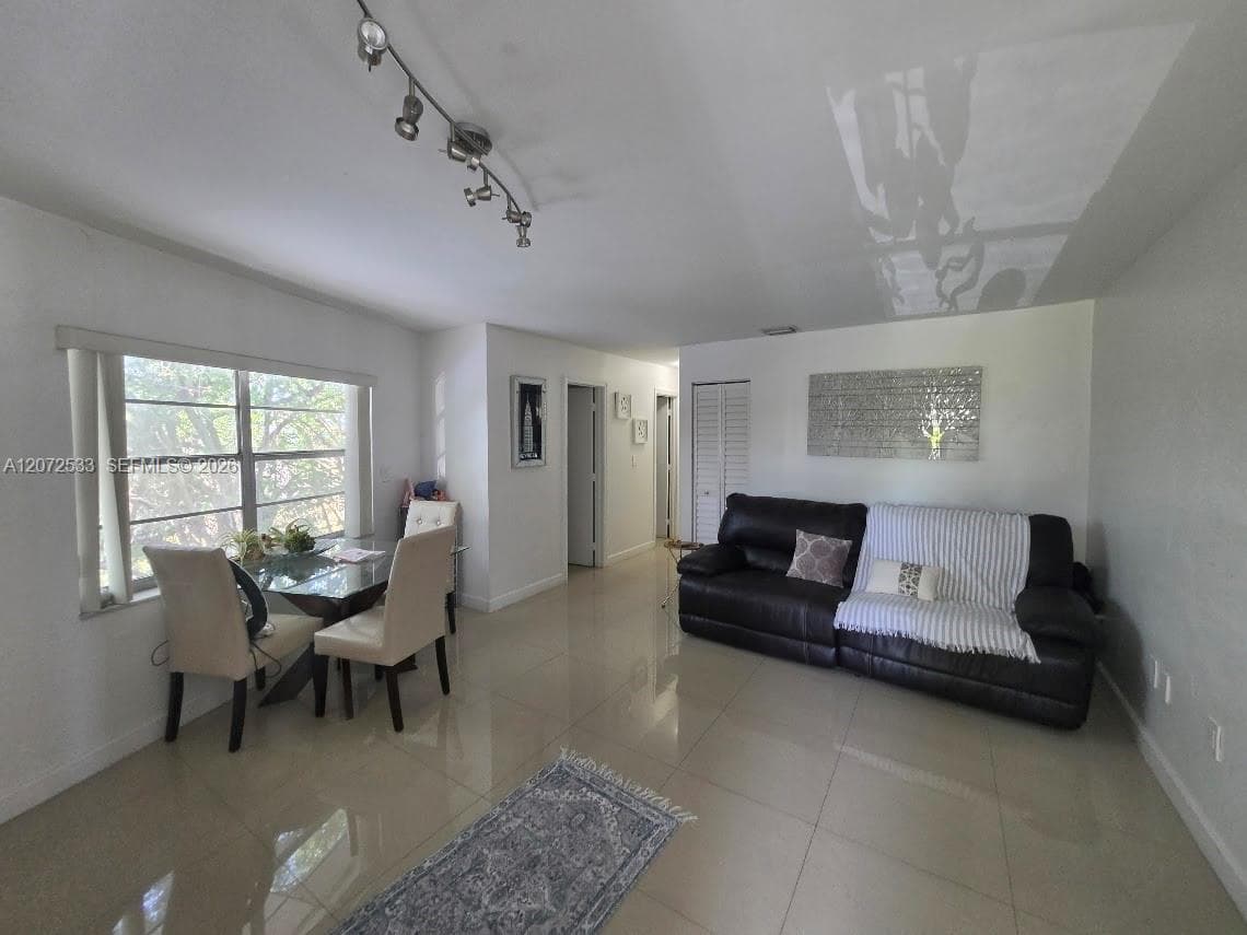 4393 NW 11th St # 20, Miami, FL 33126 photo 3