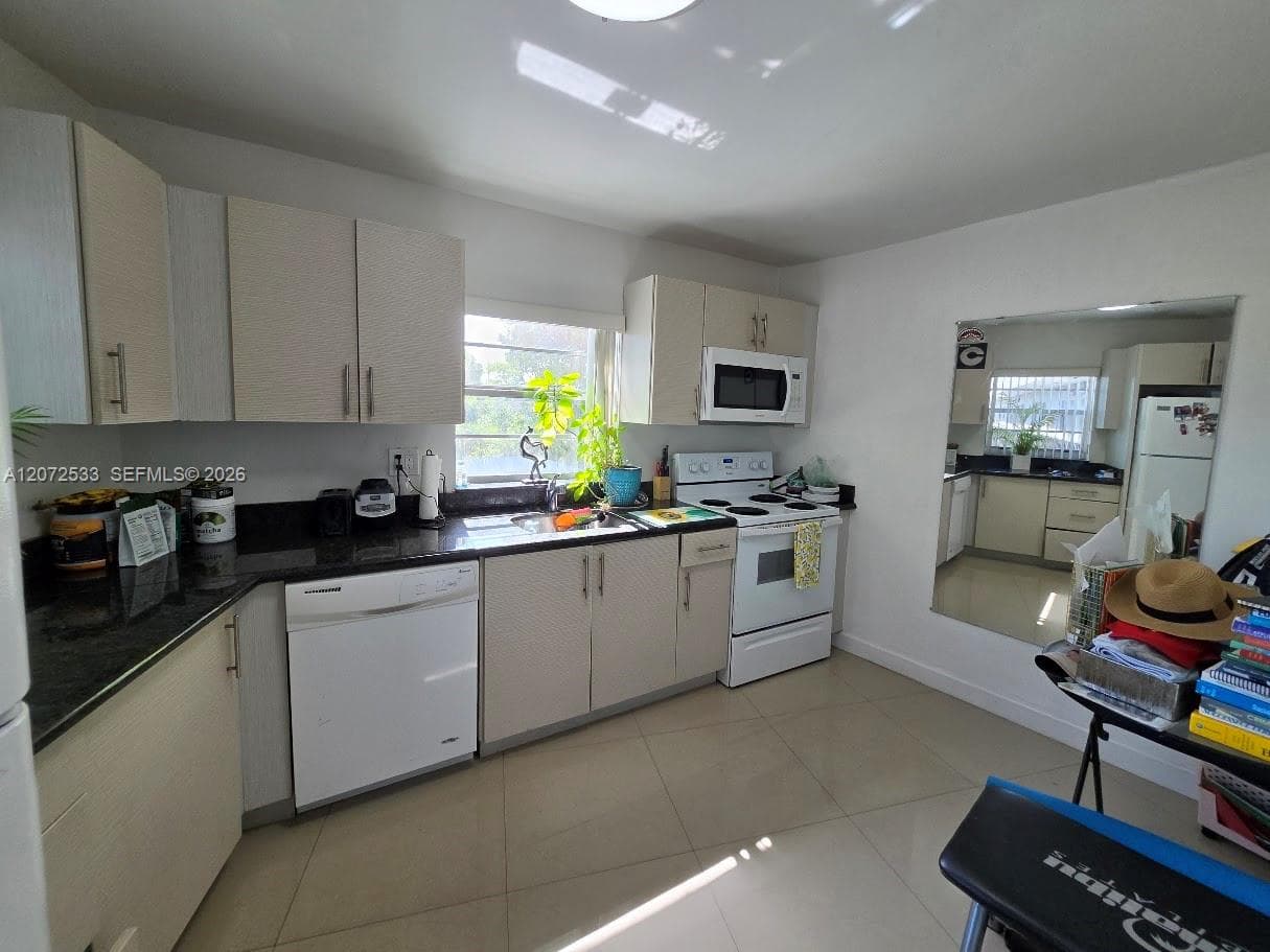 4393 NW 11th St # 20, Miami, FL 33126 photo 4