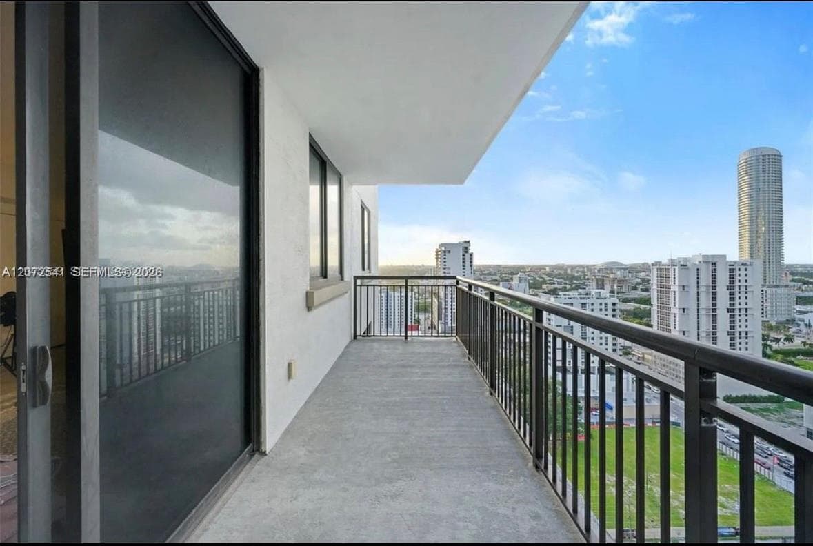 999 SW 1st Ave # 1814, Miami, FL 33130 photo 4