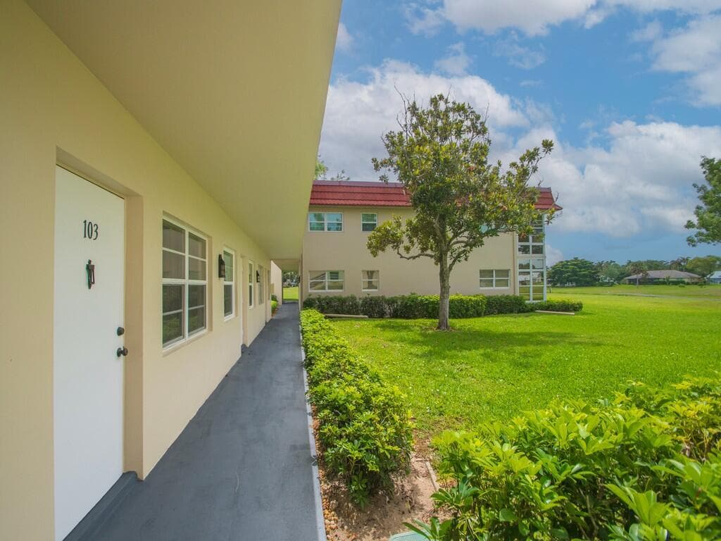 24 Pine Arbor Lane # 103, Vero Beach, FL 32962 photo 3