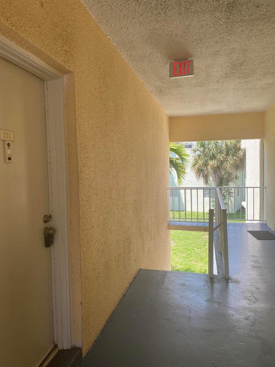 409 EXECUTIVE CENTER Drive # 211, West Palm Beach, FL 33401