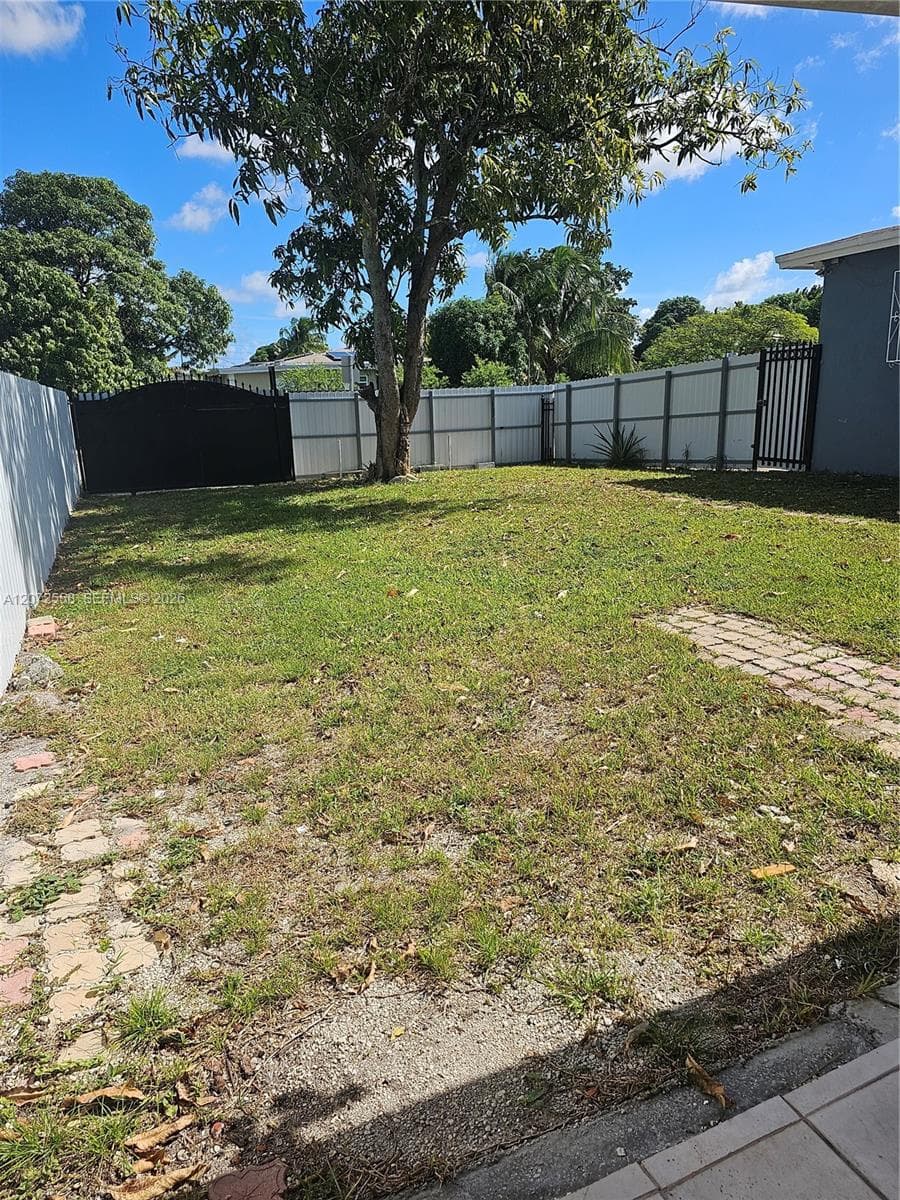 331 NW 195th Ter, Miami Gardens, FL 33169 photo 5