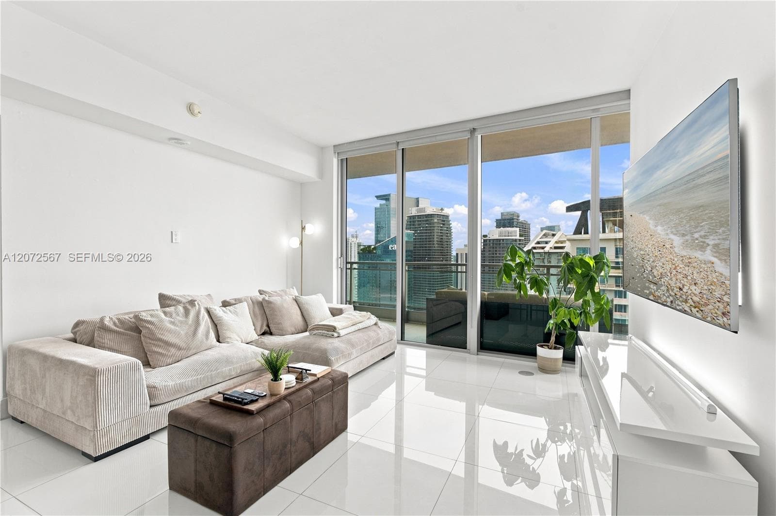 92 SW 3rd St # 4904, Miami, FL 33130