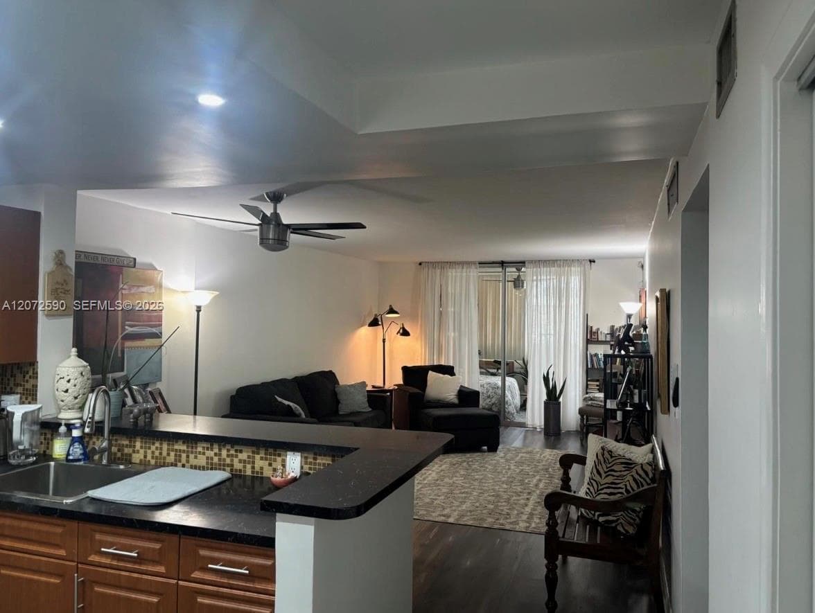 500 NE 12th Ave # 704, Hallandale Beach, FL 33009 photo 4