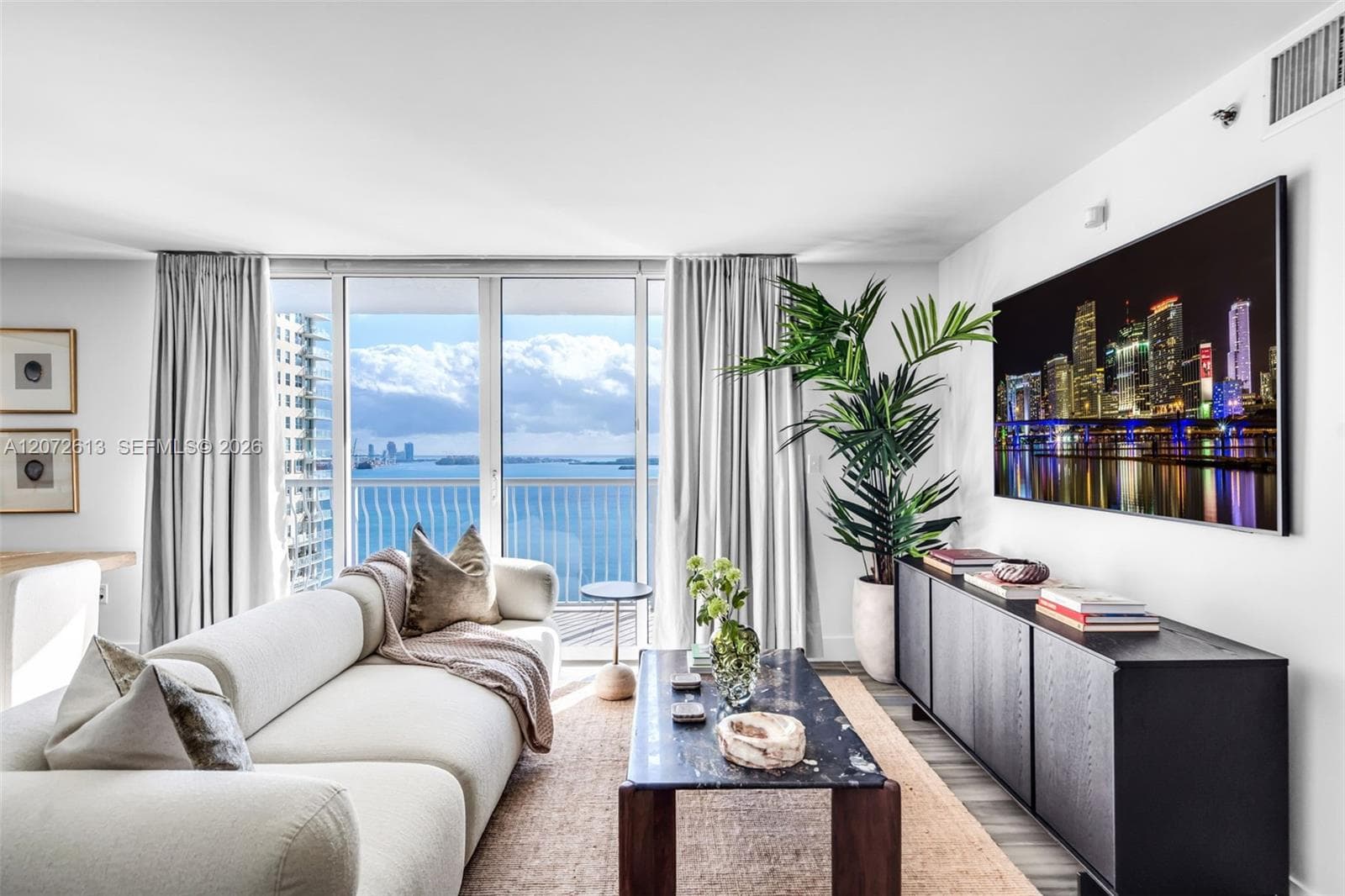 1200 Brickell Bay Dr # 2501, Miami, FL 33131