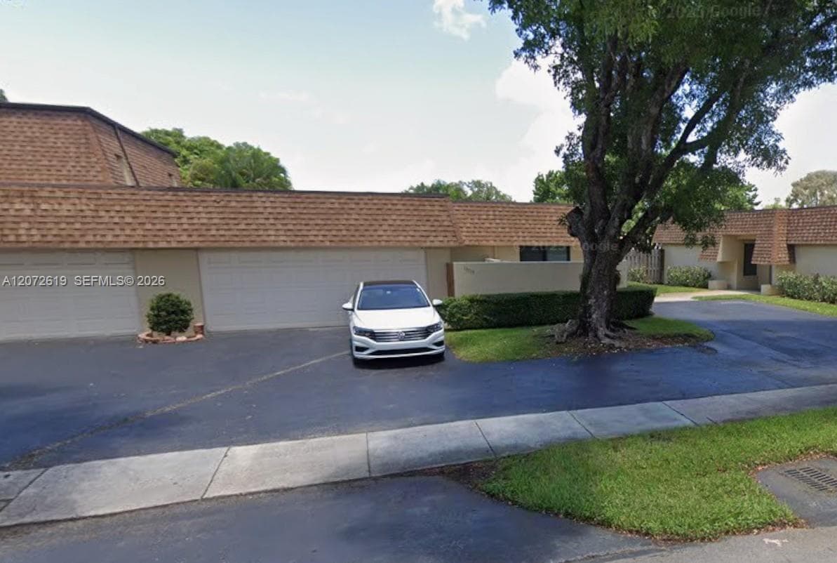 19229 E Lake Dr, Hialeah, FL 33015