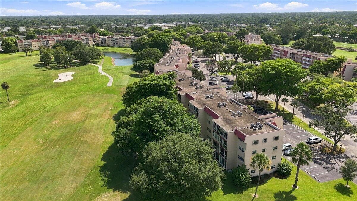 1050 COUNTRY CLUB Drive # 306, Margate, FL 33063 photo 2