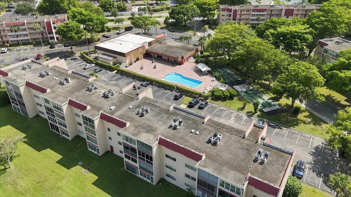 1050 COUNTRY CLUB Drive # 306, Margate, FL 33063 photo 5