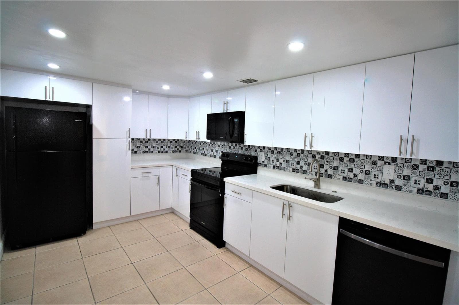 7000 NW 186TH Street # 4-217, Hialeah, FL 33015
