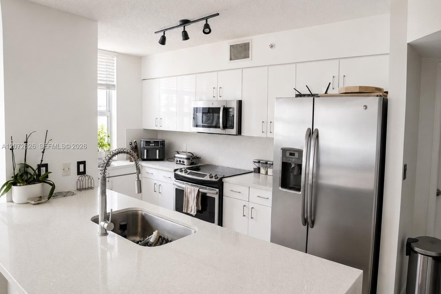 1155 Brickell Bay Dr # 902, Miami, FL 33131 photo 4