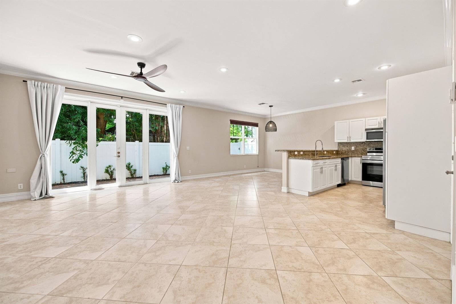 3434 NE 13TH Avenue, Oakland Park, FL 33334 photo 2
